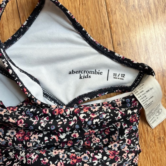 Abercrombie Kids Twist-Front Swim Top Floral Bikini top Navy bundle Size 11/12 - Picture 2 of 6